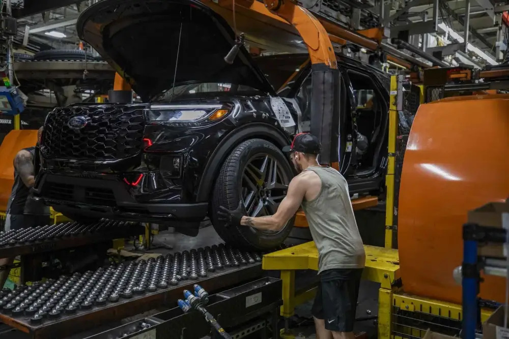 Ford đóng cửa nhà máy 3 tuần vì thiếu nam châm đất hiếm từ Trung Quốc