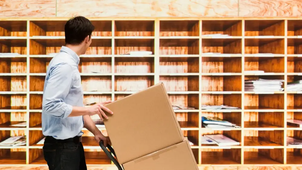 AI가 진입 수준 일자리를 없애고 전통적인 “경력 사다리”에 종지부를 찍고 있다