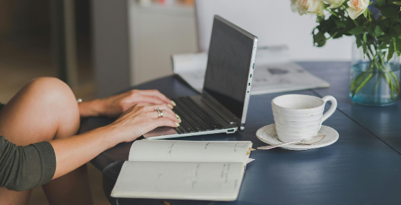 Dạy tư duy phản biện trong kỷ nguyên AI: Khi “nghĩ thay” biến thành thói quen nguy hiểm