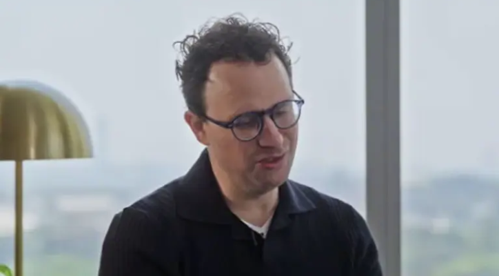 Anthropic từng có Claude trước ChatGPT nhưng cố tình trì hoãn vì lo sợ “cuộc chạy đua vũ trang AI”