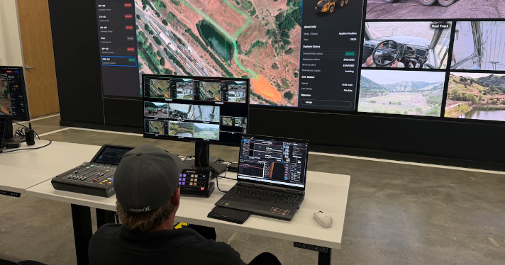 無人建設現場が急増:AIが鉱山や戦場を巨大な「ダークファクトリー」に変える